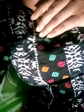 BreezySexyGirl69 online show from 04-15-26, 08:43