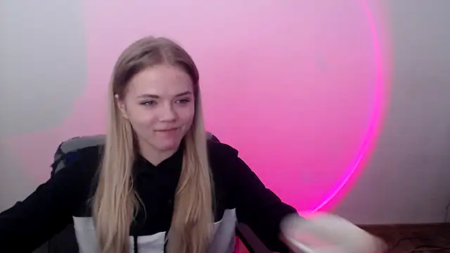 FoxiLana online show from 03-05-26, 08:32