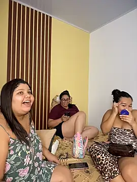 Desert queens online show from 04-17-26, 03:31