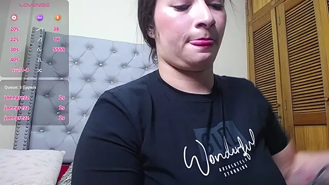 Snapshot of skarlett__36 chatting on 05-27-26, 02:47 skarlett 36 online show from 05-27-26, 02:47
