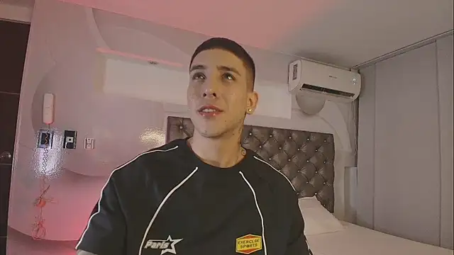 Snapshot of PapiLucca chatting on 03-12-26, 02:07 PapiLucca online show from 03-12-26, 02:07