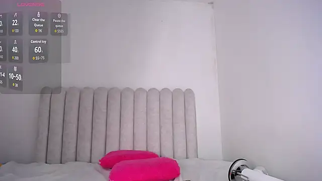 Snapshot of MiaFoox__ chatting on 03-05-26, 03:24 MiaFoox online show from 03-05-26, 03:24