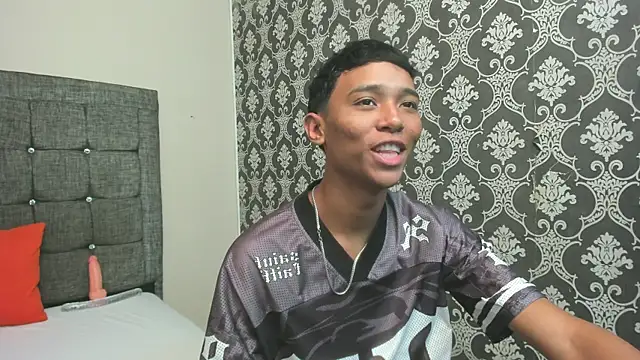 Snapshot of Little_Twink19x chatting on 03-12-26, 07:20 Little Twink19x online show from 03-12-26, 07:20