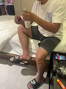 zhuendong000001 online show from 04-19-26, 01:54