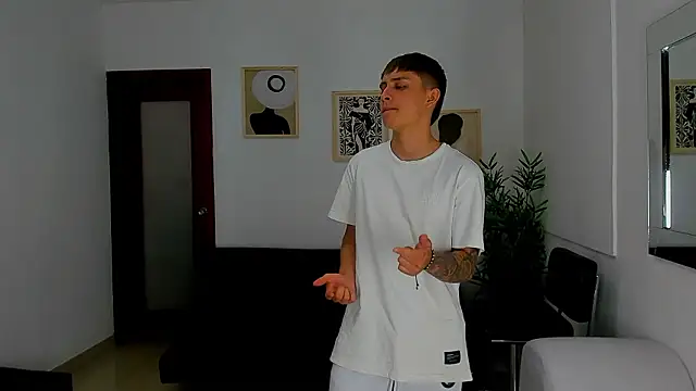 Snapshot of crazyhouse01 chatting on 03-05-26, 07:43 crazyhouse01 online show from 03-05-26, 07:43