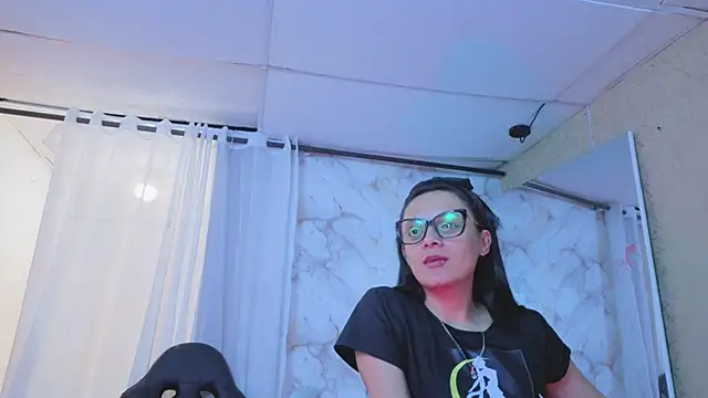 QueenSallyDesire online show from 04-20-26, 01:52