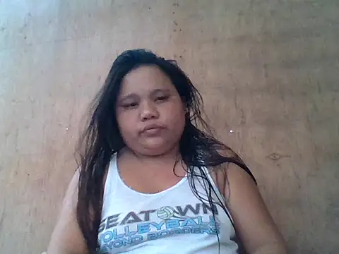 Snapshot of sweetlyn31 chatting on 05-03-26, 04:18 sweetlyn31 online show from 05-03-26, 04:18
