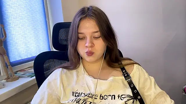 TomikoPfau online show from 03-05-26, 09:16