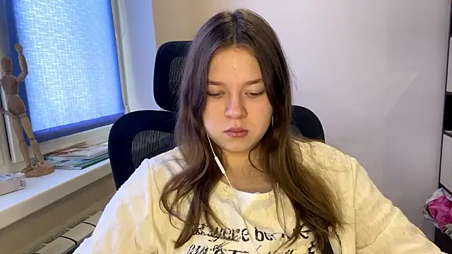 TomikoPfau online show from 03-06-26, 07:49