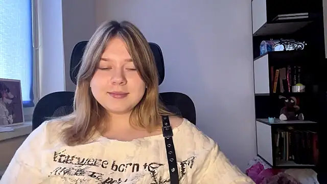 TomikoPfau online show from 04-23-26, 12:29