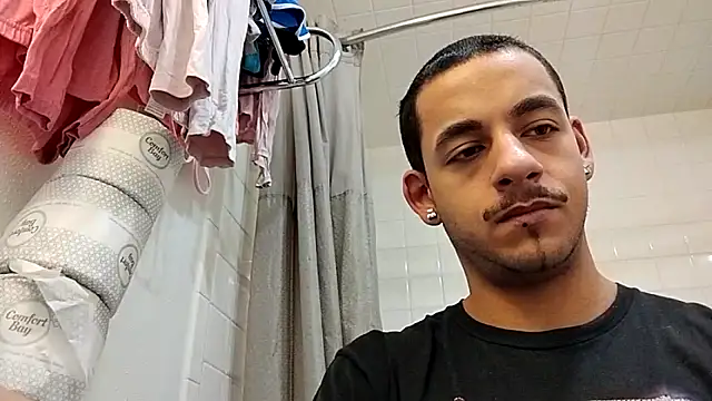 Snapshot of momo0208 chatting on 02-20-26, 08:31 momo0208 online show from 02-20-26, 08:31