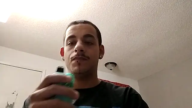 Snapshot of momo0208 chatting on 02-25-26, 03:27 momo0208 online show from 02-25-26, 03:27