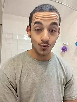 Snapshot of momo0208 chatting on 03-05-26, 10:28 momo0208 online show from 03-05-26, 10:28