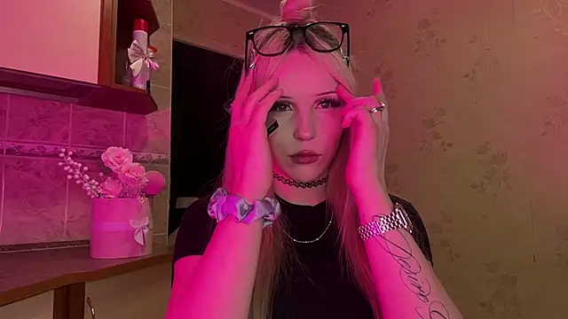 Snapshot of MysticKris chatting on 03-24-26, 06:35 MysticKris online show from 03-24-26, 06:35