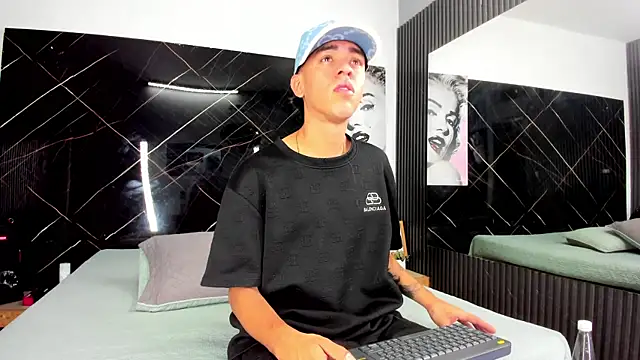 Mick-lollipop online show from 07-27-26, 07:43