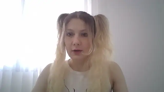 Snapshot of Foxy_Bright chatting on 03-01-26, 12:29 Foxy Bright online show from 03-01-26, 12:29