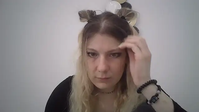 Snapshot of Foxy_Bright chatting on 03-05-26, 12:45 Foxy Bright online show from 03-05-26, 12:45