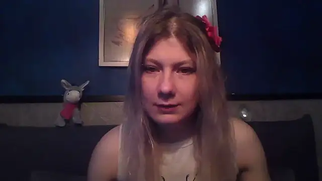 Snapshot of Foxy_Bright chatting on 03-07-26, 12:35 Foxy Bright online show from 03-07-26, 12:35