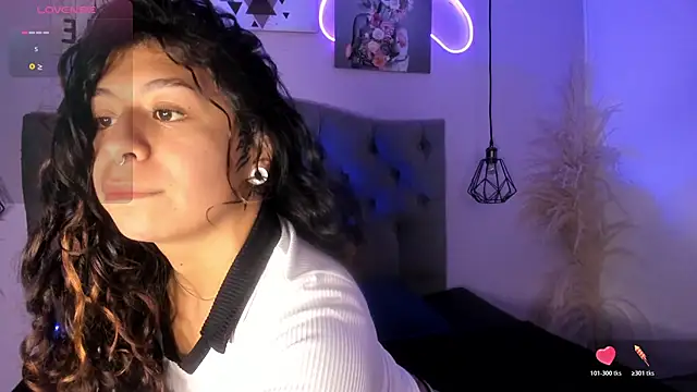 Snapshot of MilyFerrer chatting on 06-19-26, 03:22 MilyFerrer online show from 06-19-26, 03:22