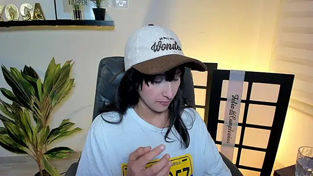 Snapshot of Antonella_Moretti_ chatting on 06-17-26, 03:31 Antonella Moretti online show from 06-17-26, 03:31