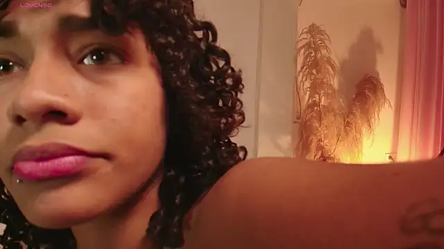 Snapshot of Meganlux1 chatting on 05-19-26, 07:53 Meganlux1 online show from 05-19-26, 07:53