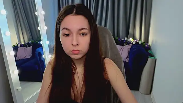 BellaThery online show from 04-15-26, 05:03