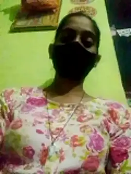 Snapshot of wifedesi7050 chatting on 04-07-26, 04:29 wifedesi7050 online show from 04-07-26, 04:29