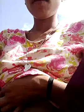 Snapshot of wifedesi7050 chatting on 04-08-26, 04:34 wifedesi7050 online show from 04-08-26, 04:34