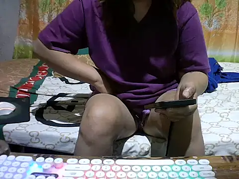 Snapshot of Radiant_smile chatting on 05-03-26, 09:21 Radiant smile online show from 05-03-26, 09:21