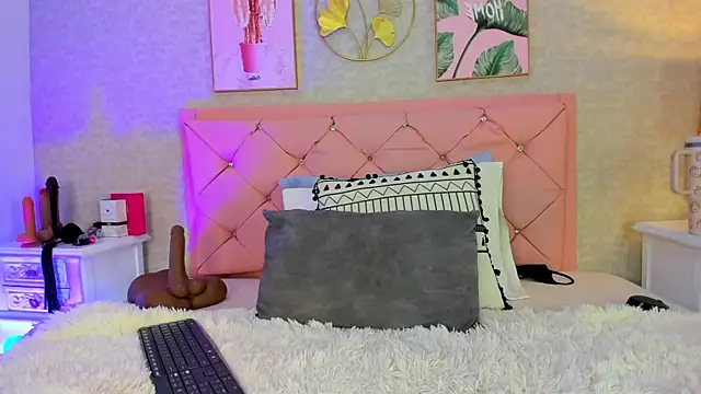 Snapshot of julietta_pink chatting on 04-29-26, 08:18 julietta pink online show from 04-29-26, 08:18
