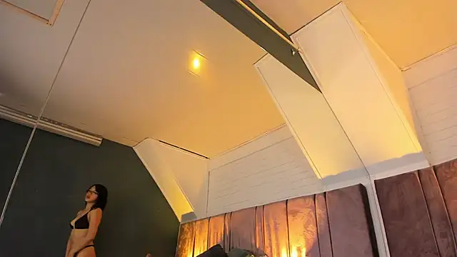 Fiorelaa  online show from 04-29-26, 12:20