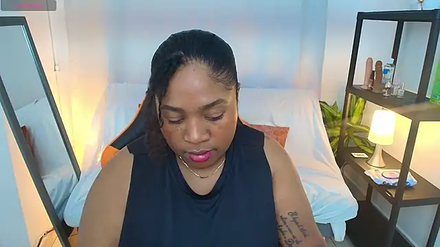 Snapshot of Megan-Small chatting on 03-06-26, 08:16 Megan-Small online show from 03-06-26, 08:16