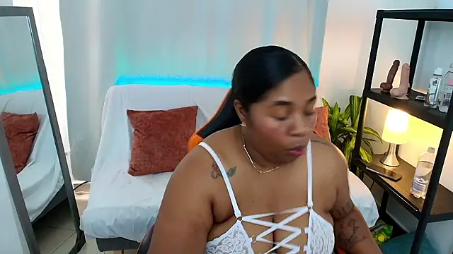 Snapshot of Megan-Small chatting on 03-14-26, 08:58 Megan-Small online show from 03-14-26, 08:58