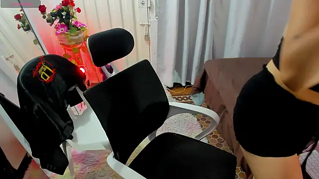 Snapshot of Red-april chatting on 03-13-26, 01:18 Red-april online show from 03-13-26, 01:18