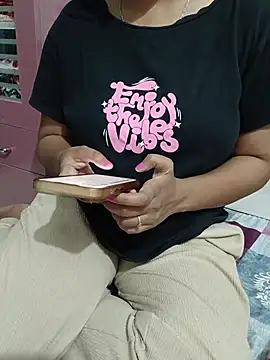 Queenlipx online show from 03-10-26, 04:12