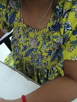 Queenlipx online show from 04-17-26, 06:16