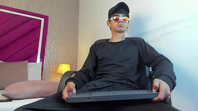 Dominic Foxx online show from 02-27-26, 01:22