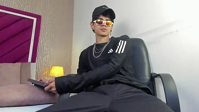 Dominic Foxx online show from 02-28-26, 01:56