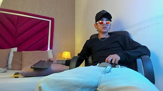 Dominic Foxx online show from 03-04-26, 07:53