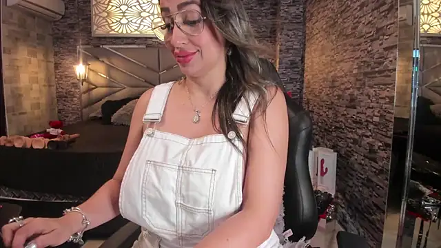 Nicolle Doll  online show from 04-25-26, 07:44