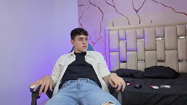 IanBlake  online show from 03-12-26, 08:26