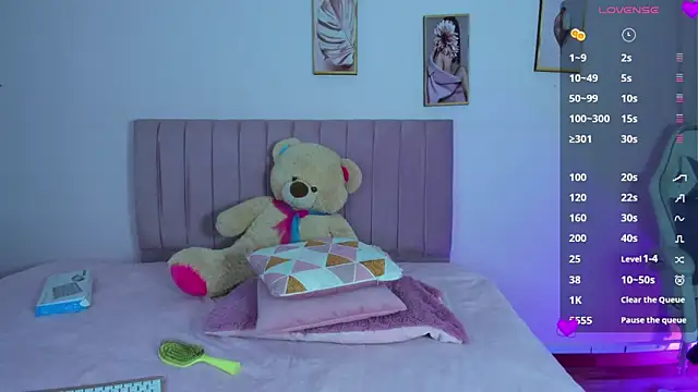 Zoow bluussh online show from 03-25-26, 12:11