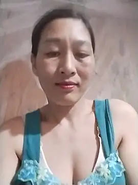 Snapshot of lris-Beauty77 chatting on 05-14-26, 02:13 lris-Beauty77 online show from 05-14-26, 02:13