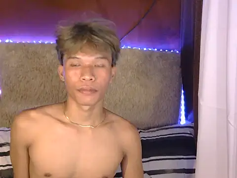 Snapshot of Nick_cummer12 chatting on 04-08-26, 01:33 Nick cummer12 online show from 04-08-26, 01:33