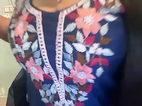 Avneet kaurr1 online show from 03-08-26, 02:48