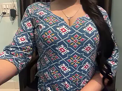 Avneet kaurr1 online show from 04-10-26, 05:06