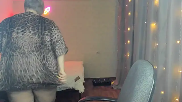 Mary-Leee online show from 03-11-26, 06:52