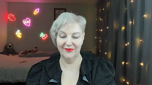 Mary-Leee online show from 04-28-26, 03:55