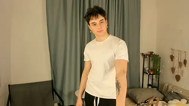 Snapshot of CipherMoth chatting on 03-08-26, 08:12 CipherMoth online show from 03-08-26, 08:12