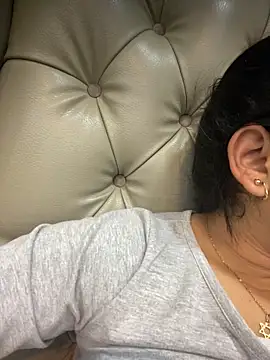 Snapshot of Melie_me chatting on 03-05-26, 11:06 Melie me online show from 03-05-26, 11:06